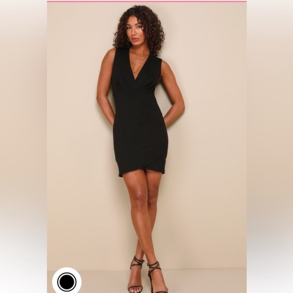 Lulu’s Cocktail hour black sleeves tulip mini dress. Size M. New with tags.